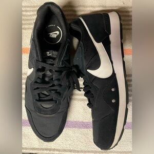 Nike Venture Runner Shoes - mens 12